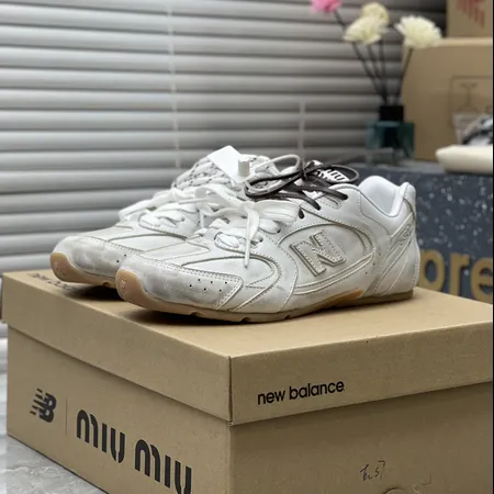 ミュウミュウ カジュアルシューズ