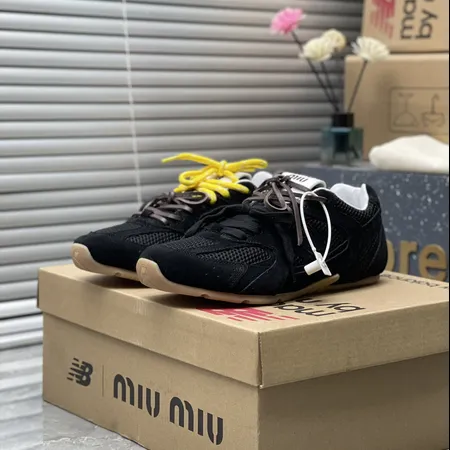 ミュウミュウ カジュアルシューズ