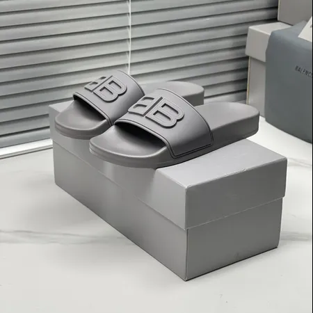 バレンシアガ スリッパ