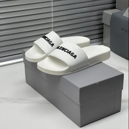 バレンシアガ スリッパ