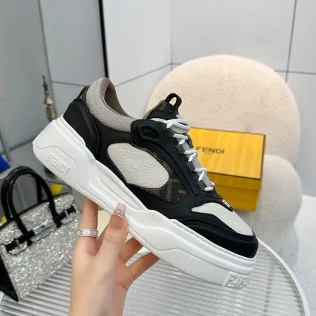 フェンディ カジュアルシューズ