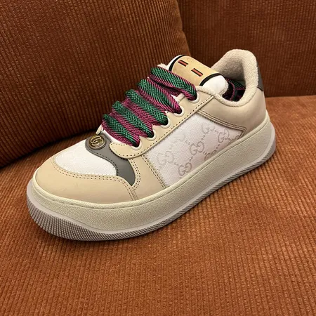 グッチ カジュアルシューズ
