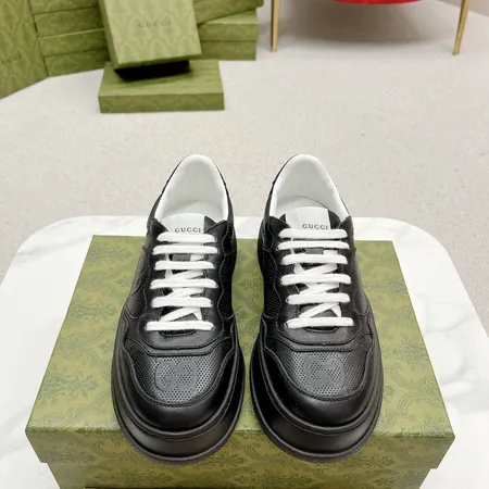 グッチ カジュアルシューズ