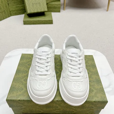 グッチ カジュアルシューズ