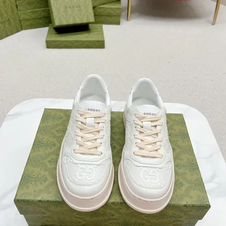 グッチ カジュアルシューズ