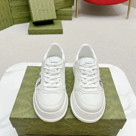 グッチ カジュアルシューズ