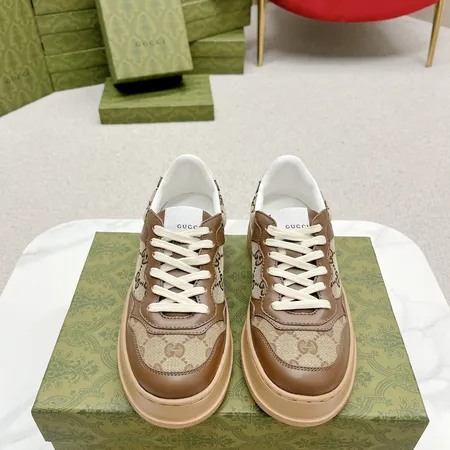 グッチ カジュアルシューズ