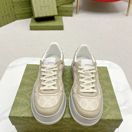 グッチ カジュアルシューズ