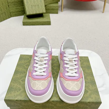 グッチ カジュアルシューズ