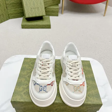 グッチ カジュアルシューズ