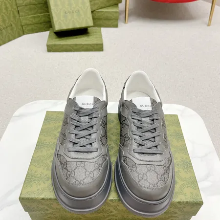 グッチ カジュアルシューズ