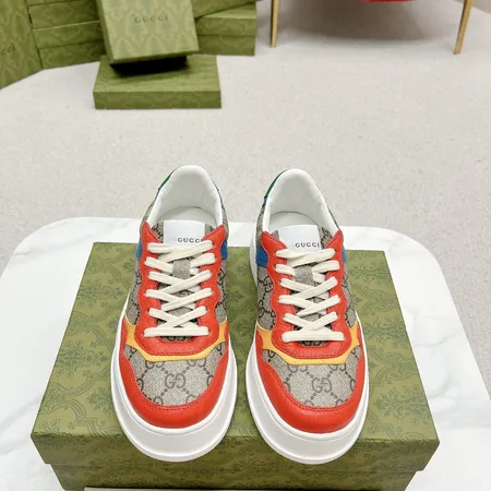 グッチ カジュアルシューズ