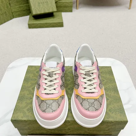 グッチ カジュアルシューズ