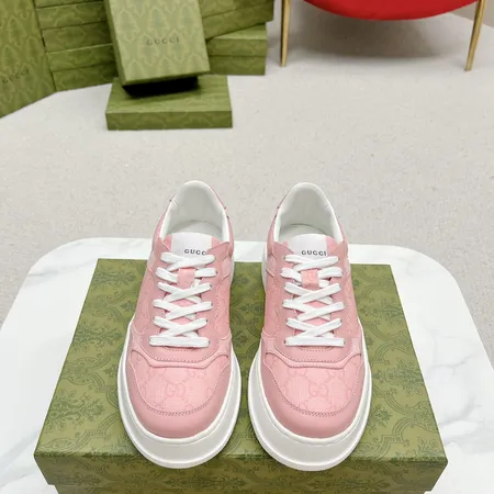 グッチ カジュアルシューズ