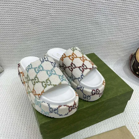 グッチ スリッパ