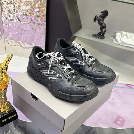 バレンシアガ カジュアルシューズ