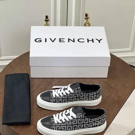 ジバンシィ カジュアルシューズ