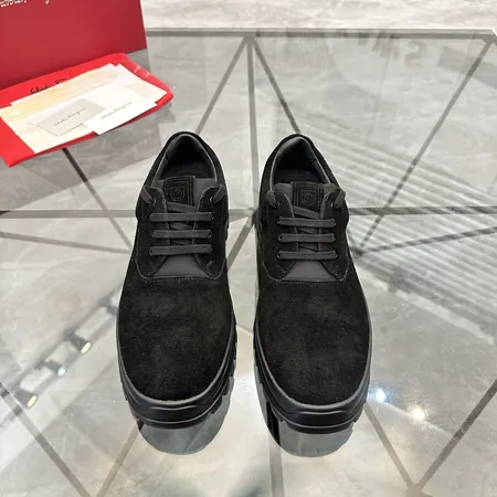 フェラガモ カジュアルシューズ