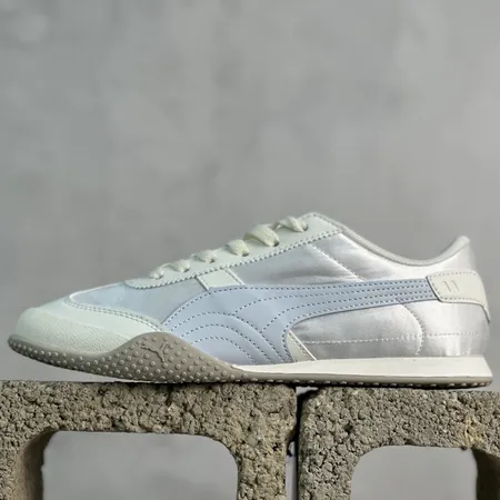 プーマ スニーカー