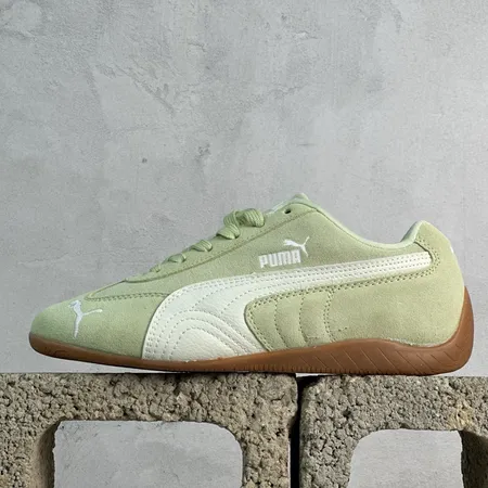 プーマ スニーカー