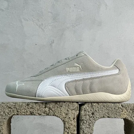 プーマ スニーカー