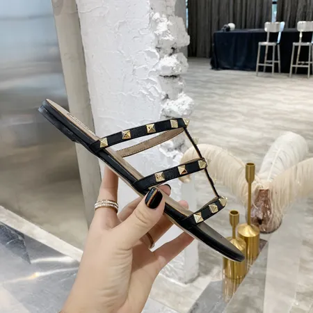 ヴァレンティノ スリッパ