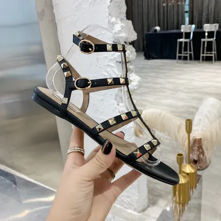 ヴァレンティノ サンダル