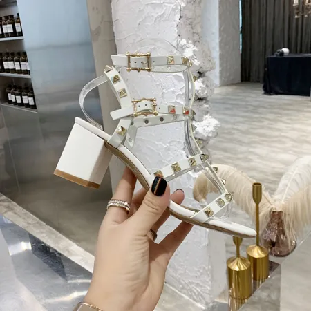 ヴァレンティノ サンダル