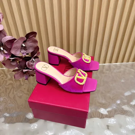 ヴァレンティノ サンダル