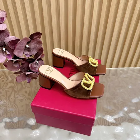 ヴァレンティノ サンダル