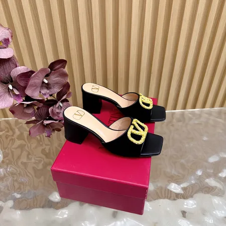 ヴァレンティノ サンダル