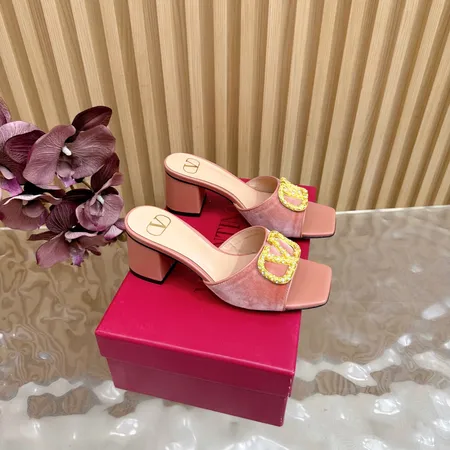 ヴァレンティノ サンダル