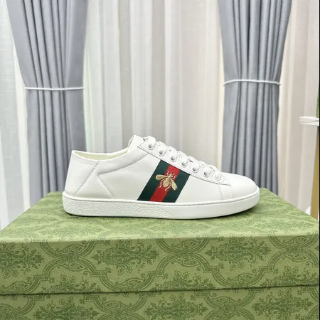 グッチ カジュアルシューズ