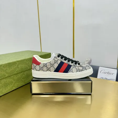 グッチ カジュアルシューズ