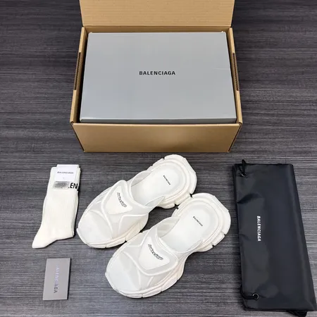 バレンシアガ スリッパ