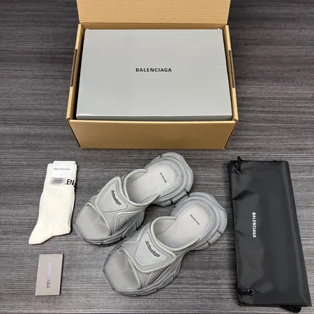 バレンシアガ スリッパ