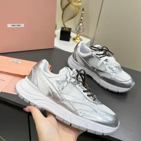 ミュウミュウ カジュアルシューズ