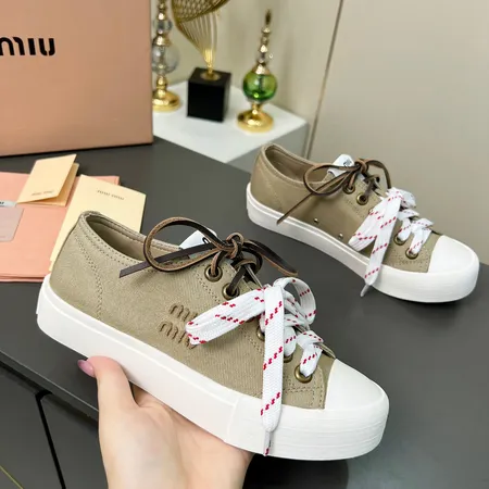 ミュウミュウ カジュアルシューズ