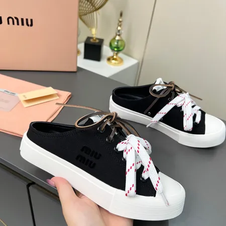 ミュウミュウ カジュアルシューズ