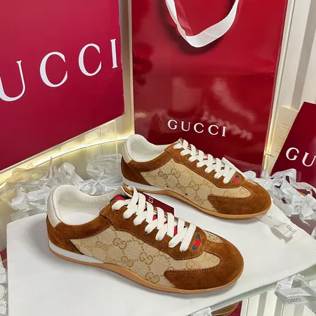 グッチ カジュアルシューズ