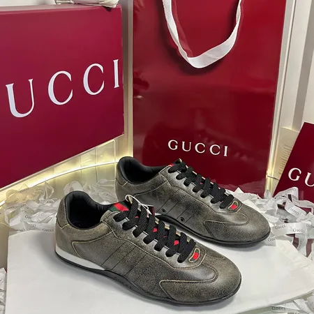 グッチ カジュアルシューズ