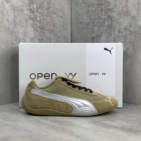 プーマ スニーカー