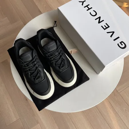 ジバンシィ カジュアルシューズ