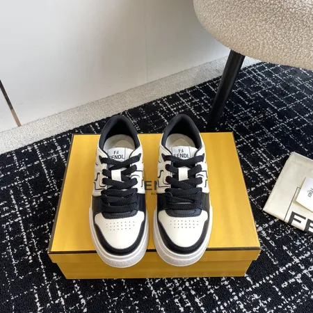 フェンディ カジュアルシューズ