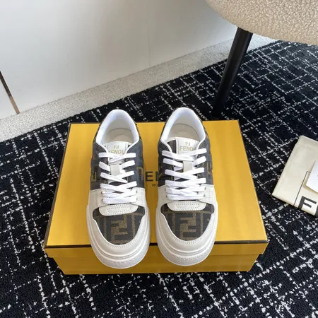 フェンディ カジュアルシューズ