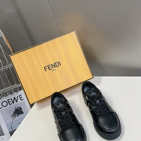 フェンディ カジュアルシューズ