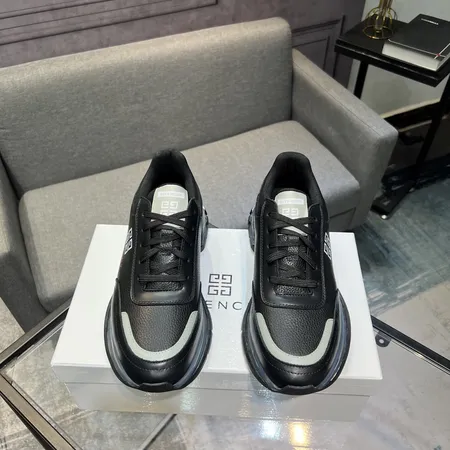 ジバンシィ カジュアルシューズ