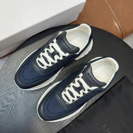 ジバンシィ カジュアルシューズ