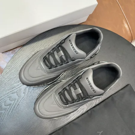 ジバンシィ カジュアルシューズ