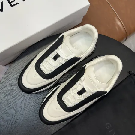 ジバンシィ カジュアルシューズ